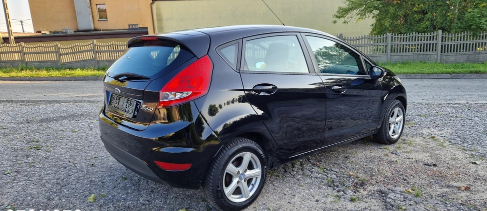 Ford Fiesta cena 19900 przebieg: 211000, rok produkcji 2012 z Świecie małe 191